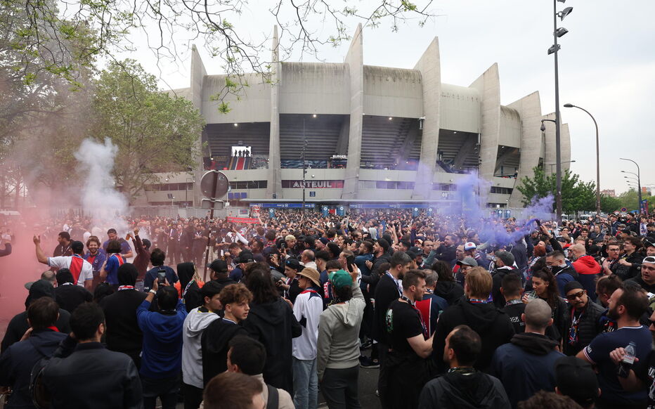 Article : Municipales à Paris : pour contraindre le PSG à rester, des parts du Parc des Princes vendues aux supporters ?